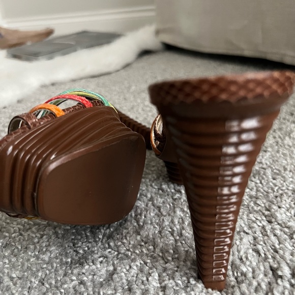 BCBG Girls Snake Print Multicolor Ribbed Heel Platform Sandals - Picture 2 of 10